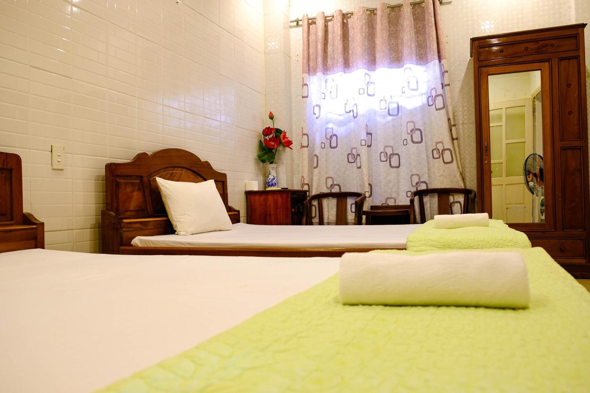 Lucky Hoi An Hotel Buitenkant foto