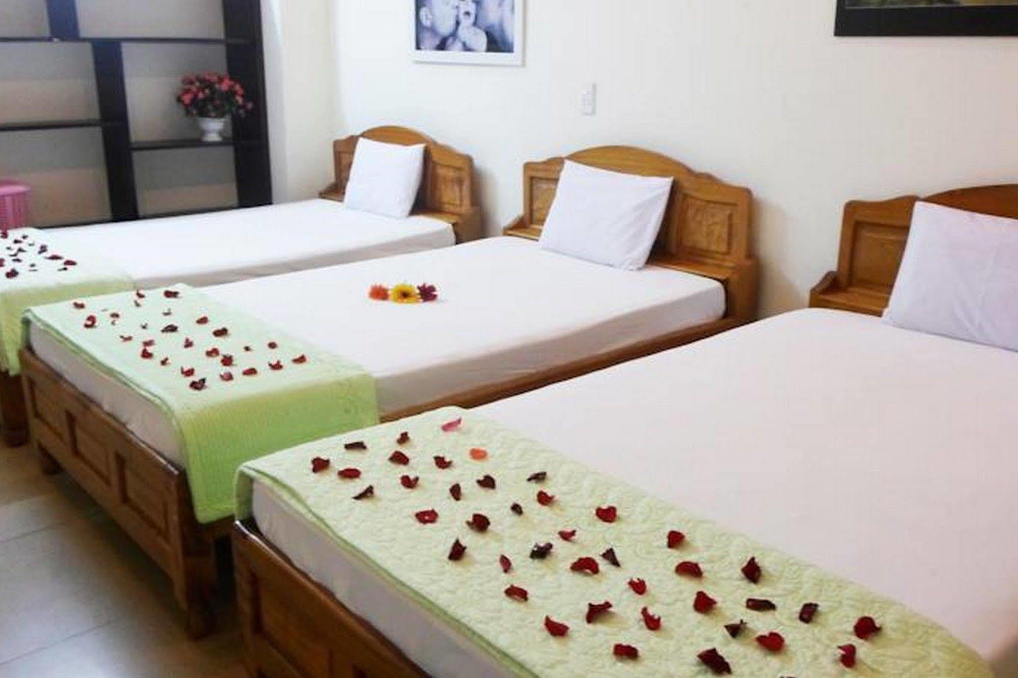 Lucky Hoi An Hotel Buitenkant foto
